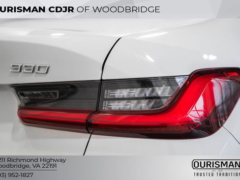 Used 2019 BMW 330i Sedan w/ Driving Assistance Package image 9