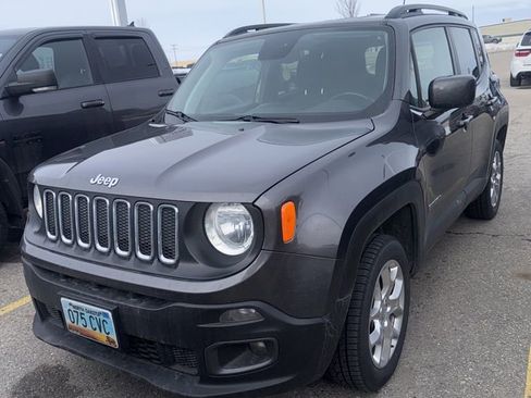 Used 2018 Jeep Renegade Latitude w/ UConnect 8.4 Nav Group image 4