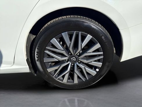Used 2025 Nissan Altima 2.5 SV FWD image 35