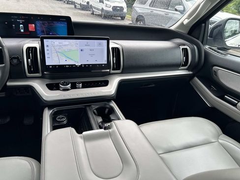 Used 2025 Ford Expedition Active AWD/4WD image 24