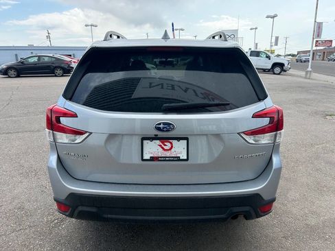 Used 2022 Subaru Forester Premium image 5