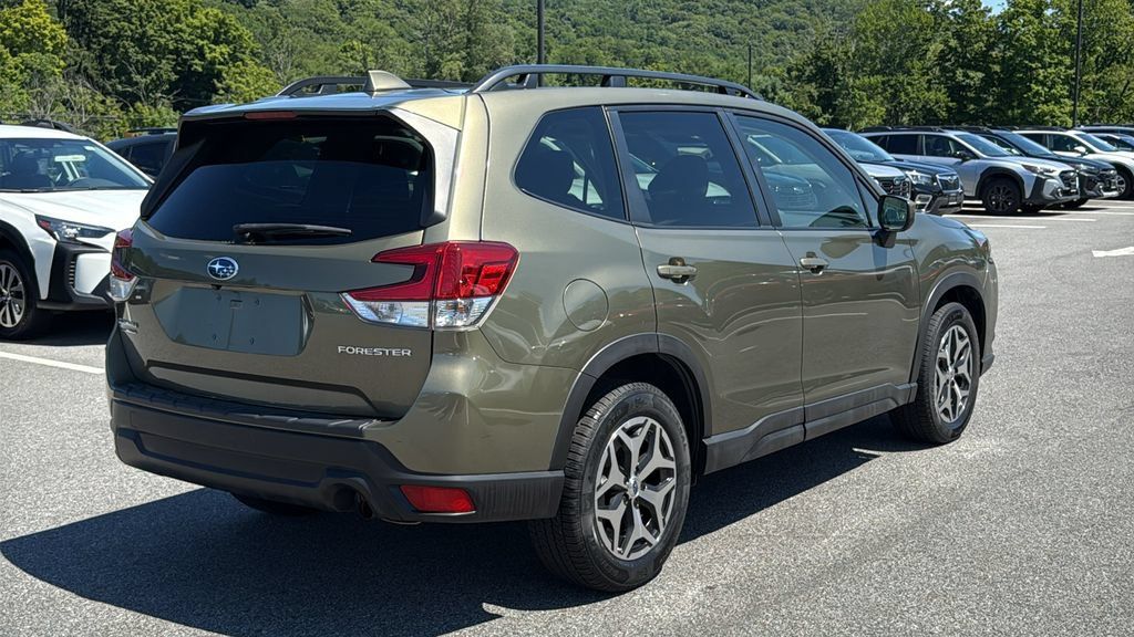Certified 2023 Subaru Forester Premium AWD/4WD image 4