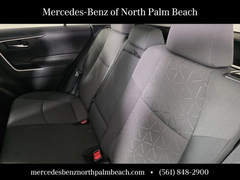 Used 2021 Toyota RAV4 XLE w/ Convenience Package FWD image 16