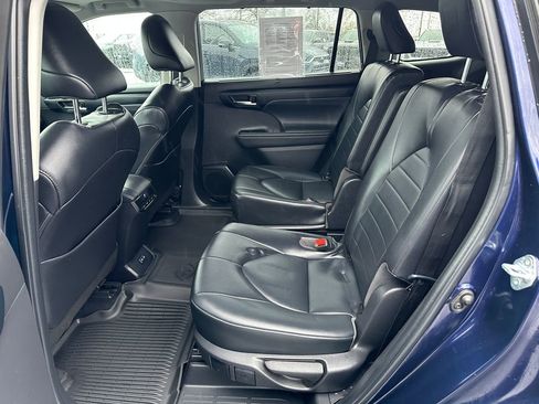 Used 2022 Toyota Highlander XLE image 14