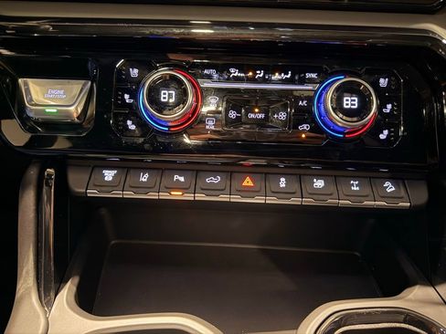 Used 2025 GMC Sierra 2500 AT4X image 28