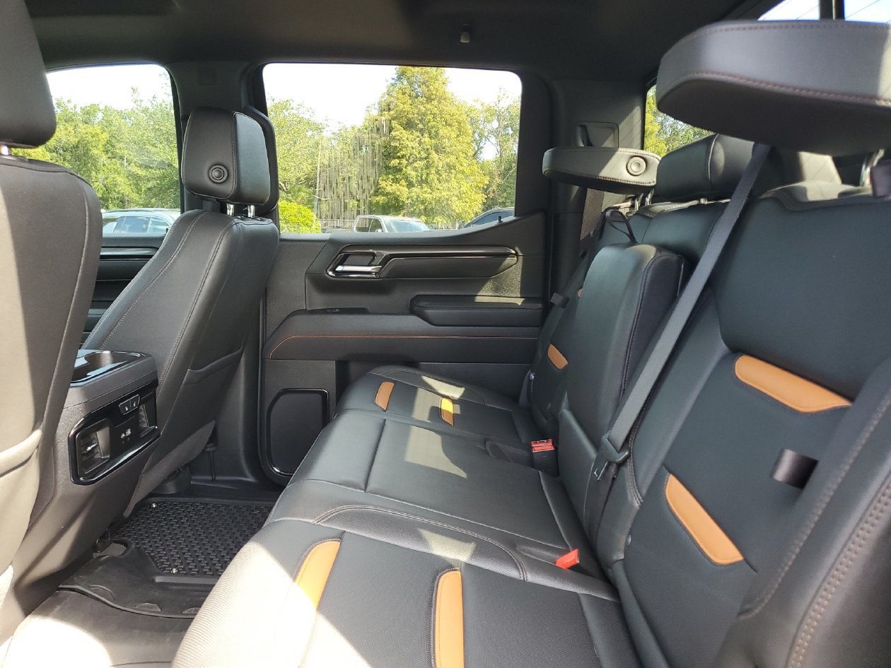Used 2025 GMC Sierra 1500 AT4 w/ AT4 Premium Package AWD/4WD image 11