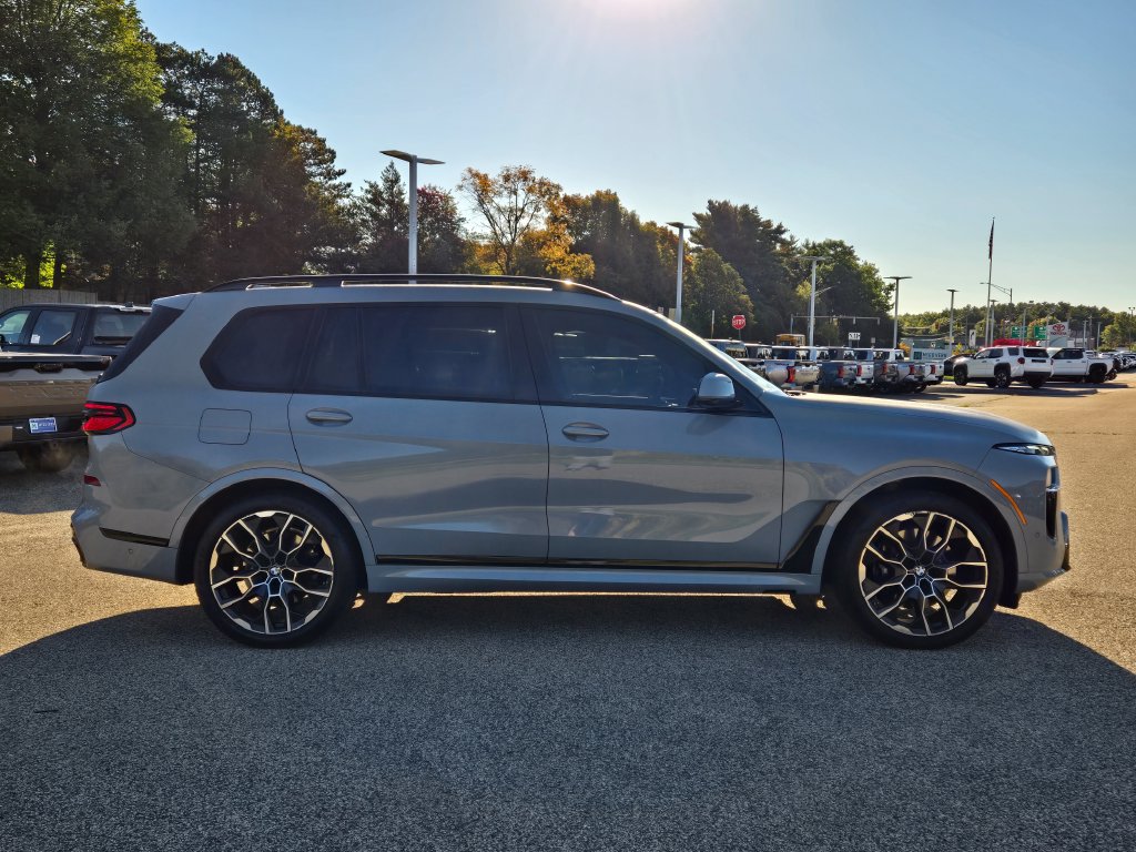 Used 2024 BMW X7 xDrive40i w/ M Sport Package AWD/4WD image 7
