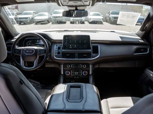 Used 2023 GMC Yukon SLE image 15