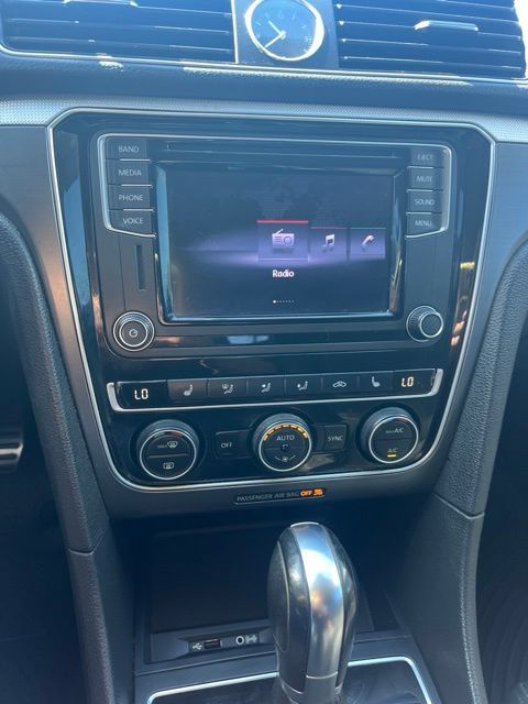 Used 2017 Volkswagen Passat 1.8T R-Line FWD image 39