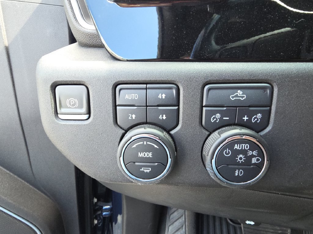 Used 2022 Chevrolet Silverado 1500 RST w/ Z71 Off-Road Package AWD/4WD image 21