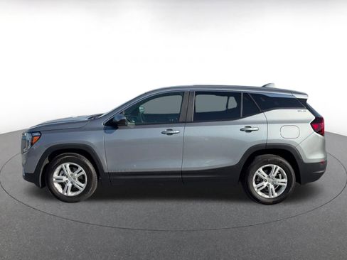 Used 2024 GMC Terrain SLE FWD image 9