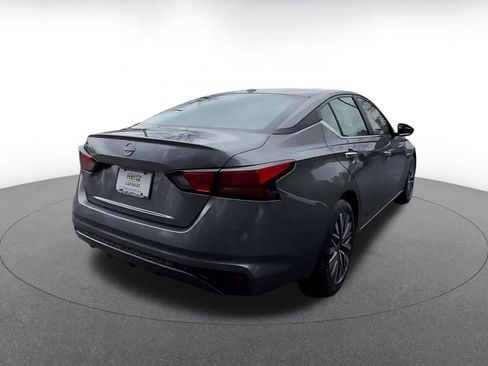 Used 2025 Nissan Altima 2.5 SV FWD image 13
