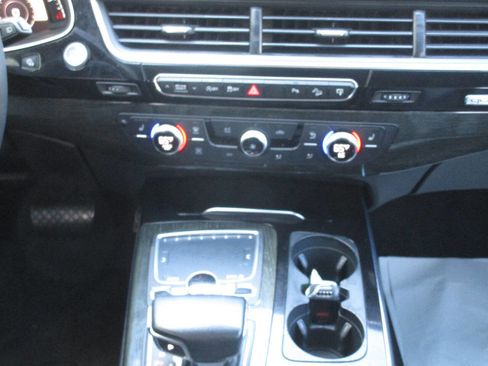 Used 2017 Audi Q7 3.0T Premium Plus w/ Premium Plus Package image 21