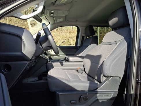 Used 2025 Ford Expedition Active AWD/4WD image 13