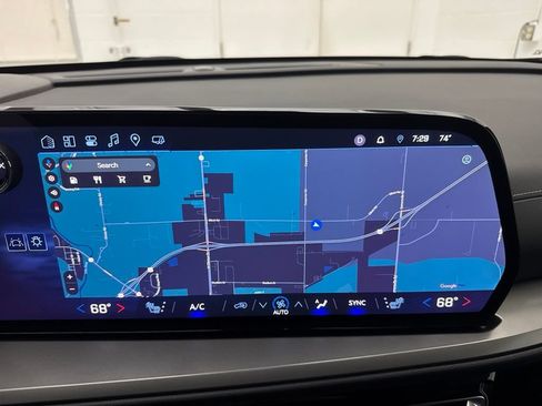 Used 2025 Chevrolet Traverse LT AWD/4WD image 31