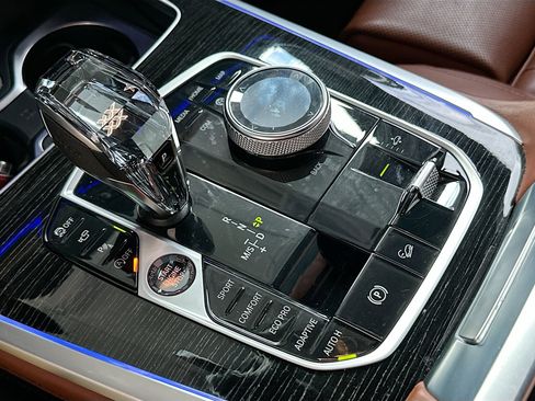 Used 2020 BMW X7 M50i w/ Dynamic Handling Package image 17