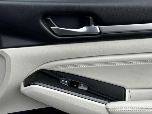 Used 2021 Nissan Altima 2.5 Platinum image 23