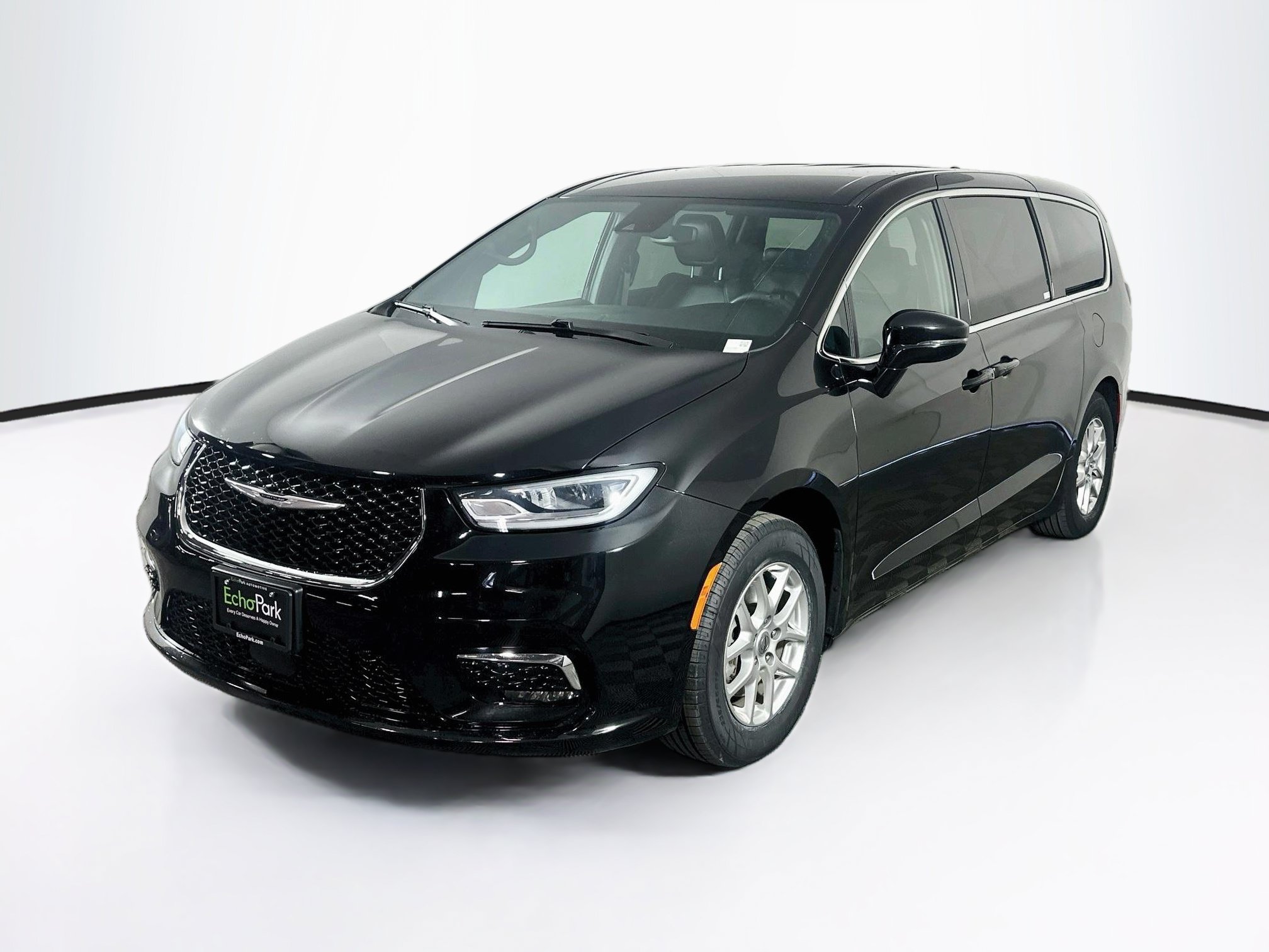 Used 2025 Chrysler Pacifica Select FWD image 3