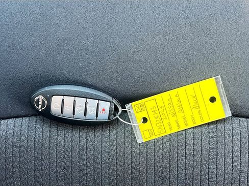 Used 2025 Nissan Altima 2.5 SV image 32