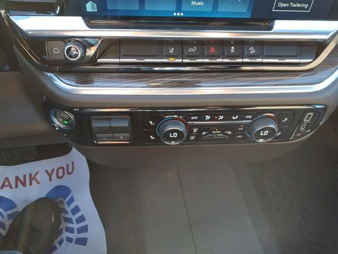 Used 2025 Chevrolet Silverado 2500 LT AWD/4WD image 15