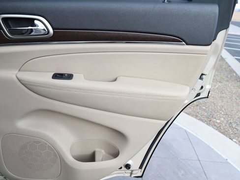 Used 2015 Jeep Grand Cherokee Limited image 26