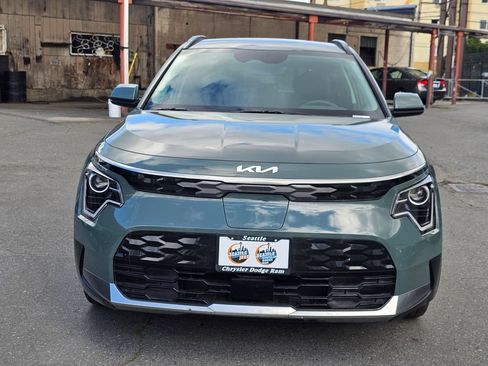 Used 2025 Kia Niro Wind w/ Wind Preserve Package FWD image 2