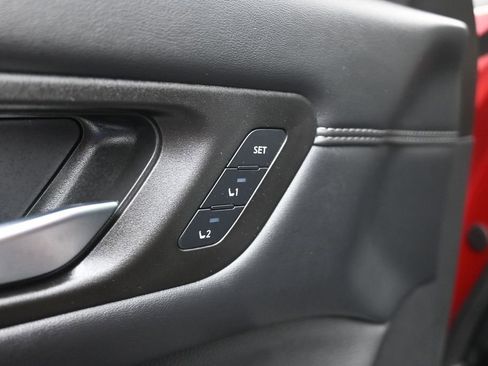 Used 2024 Nissan Pathfinder Platinum FWD image 23