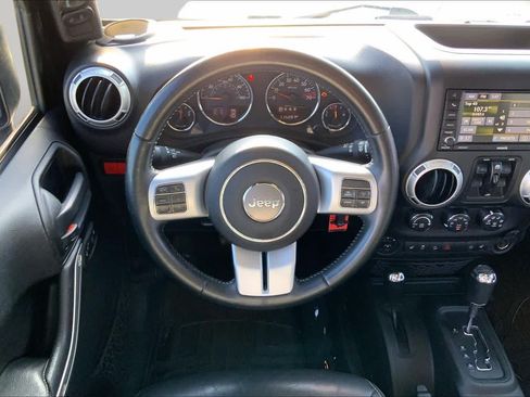 Used 2017 Jeep Wrangler Unlimited Rubicon AWD/4WD image 5