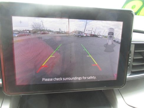 Used 2021 Ford Explorer XLT w/ Equipment Group 202A AWD/4WD image 26