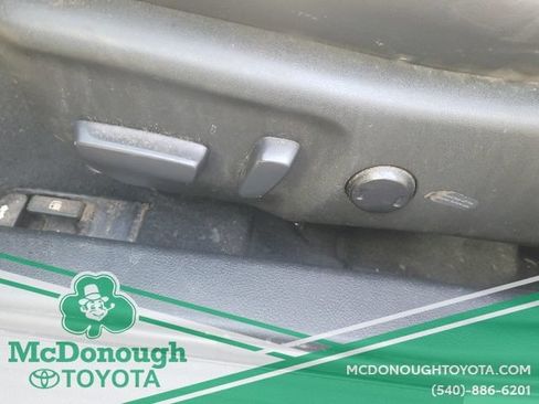 Used 2017 Toyota Camry SE FWD image 12
