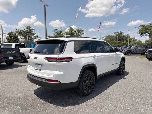 New 2026 Jeep Grand Cherokee L 4WD image 2