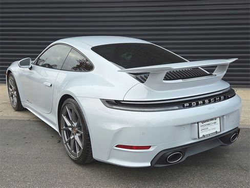 Used 2025 Porsche 911 Carrera image 3