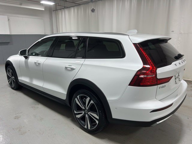 Certified 2025 Volvo V60 B5 Cross Country Plus AWD/4WD image 2