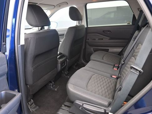 Used 2025 Nissan Pathfinder SV FWD image 15