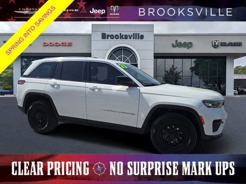 Certified 2023 Jeep Grand Cherokee Laredo image 1