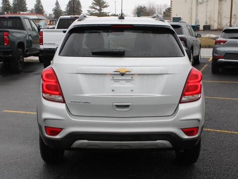 Used 2021 Chevrolet Trax LT w/ LT Convenience Package image 6