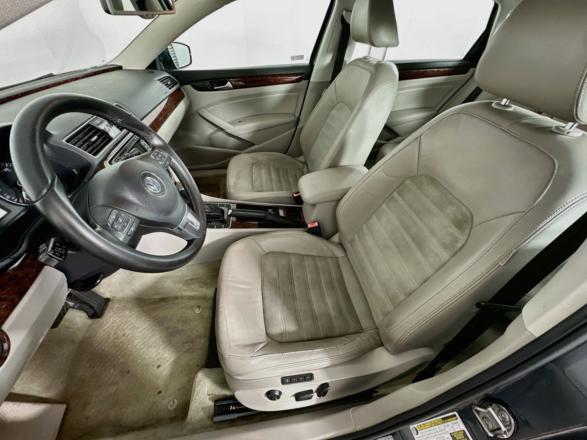 Used 2012 Volkswagen Passat 2.5 SEL Premium FWD image 13