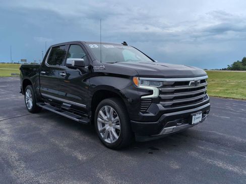 Used 2023 Chevrolet Silverado 1500 High Country w/ High Country Premium Package AWD/4WD image 3