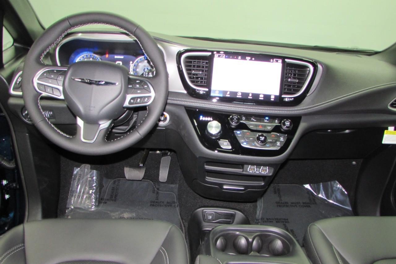 New 2025 Chrysler Pacifica Select FWD image 22