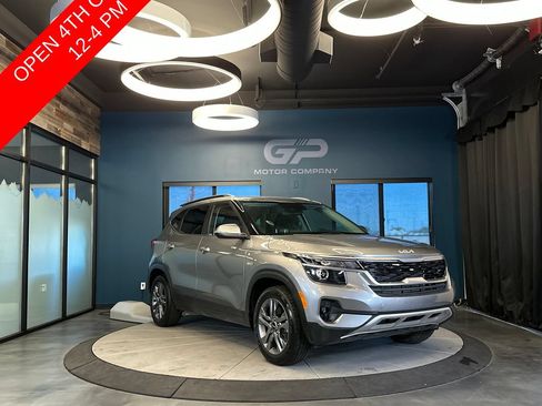 Used 2023 Kia Seltos S AWD/4WD image 1