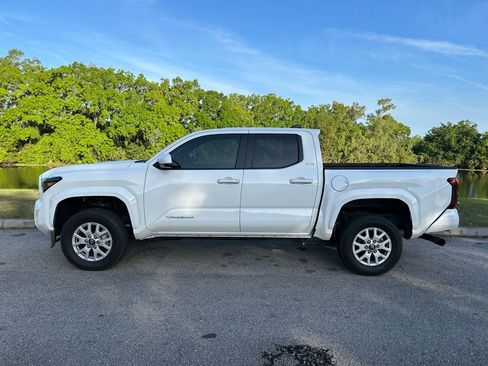 Used 2024 Toyota Tacoma SR5 RWD image 2