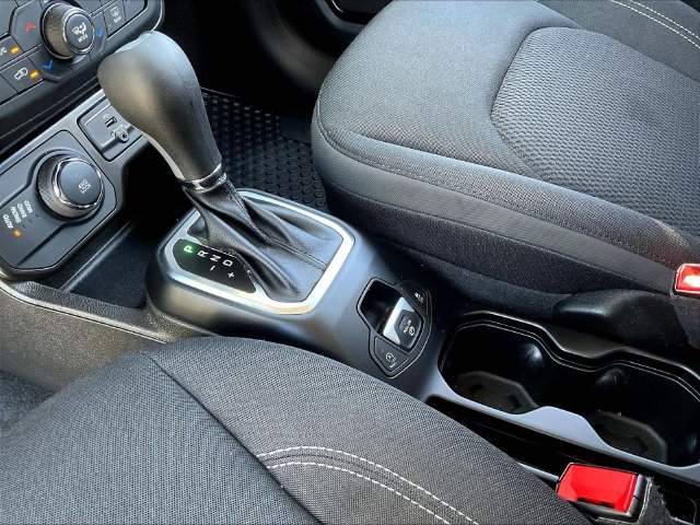 Used 2023 Jeep Renegade Altitude AWD/4WD image 19