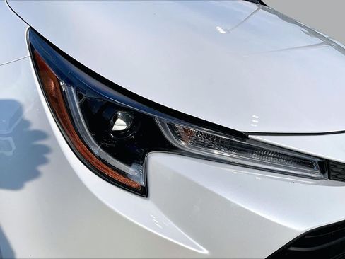 Used 2025 Toyota Corolla LE FWD image 28