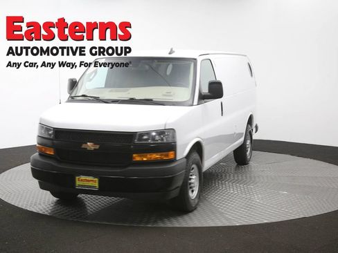Used 2021 Chevrolet Express 3500 w/ Driver Convenience Package RWD image 50