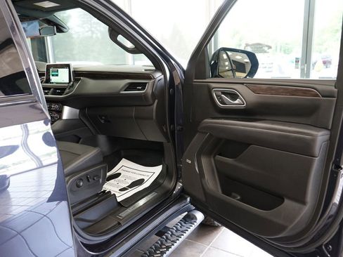 Used 2022 Chevrolet Tahoe Z71 w/ Luxury Package AWD/4WD image 48
