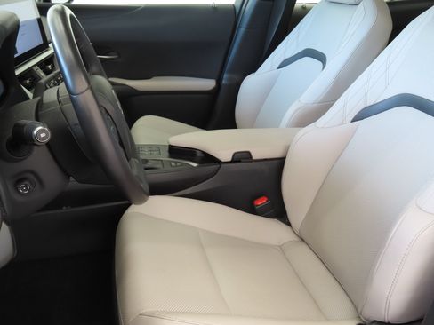 Used 2024 Lexus UX 250h AWD w/ Premium Package image 11
