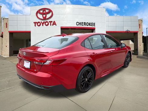 Used 2026 Toyota Camry SE w/ Multimedia Upgrade Package FWD image 5