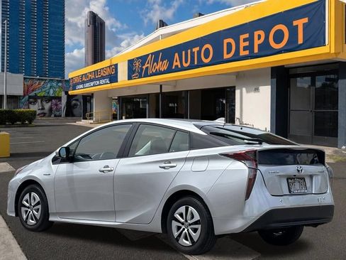 Used 2016 Toyota Prius Four FWD image 3