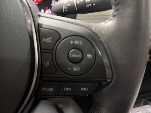 Used 2022 Toyota RAV4 XLE Premium AWD/4WD image 17
