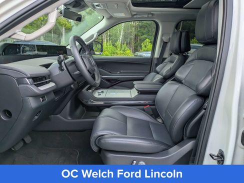 Certified 2026 Lincoln Navigator Reserve AWD/4WD image 12